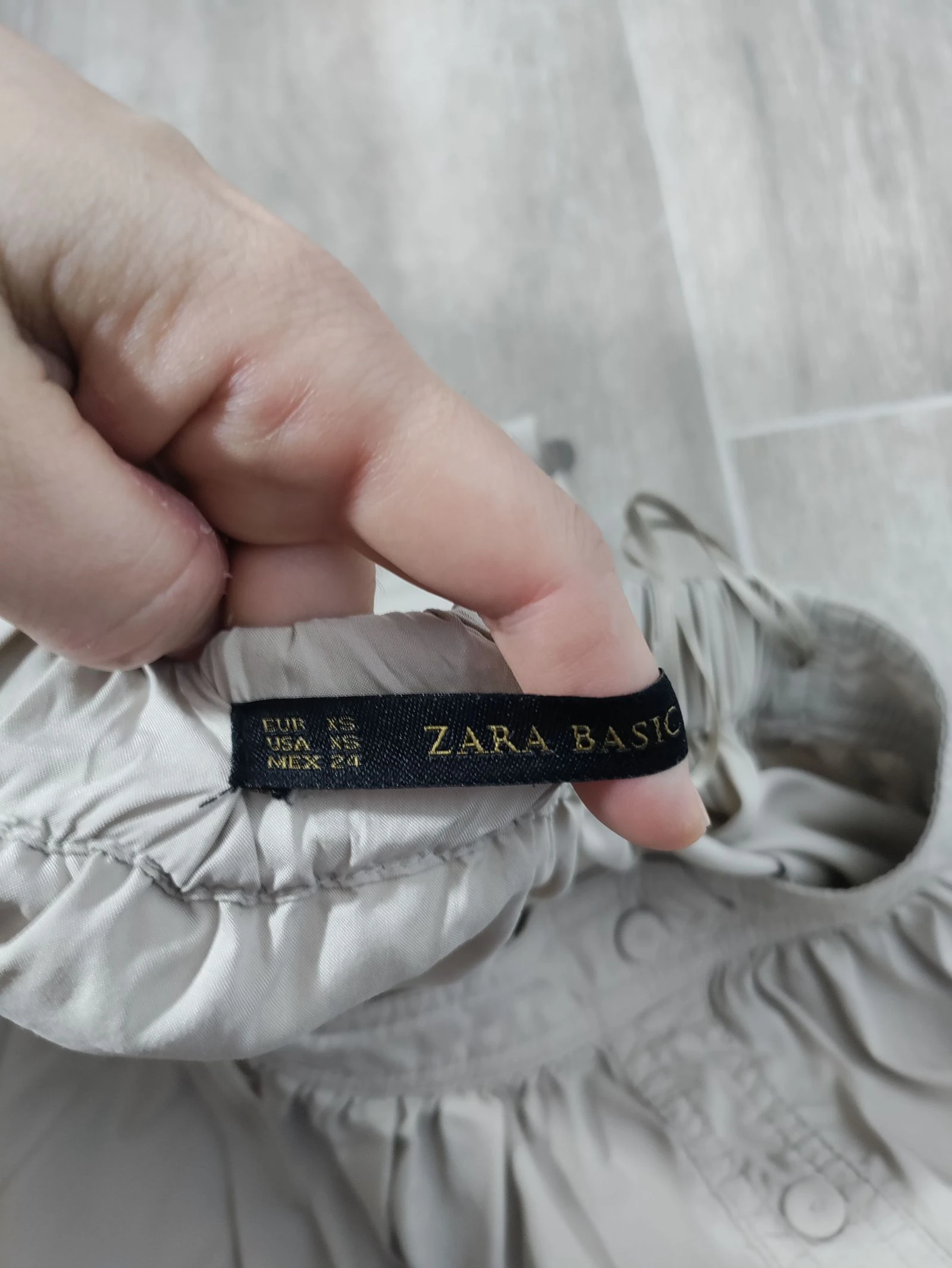Falda Zara Basic beige con botones y vuelo - Talla XS – photo 8